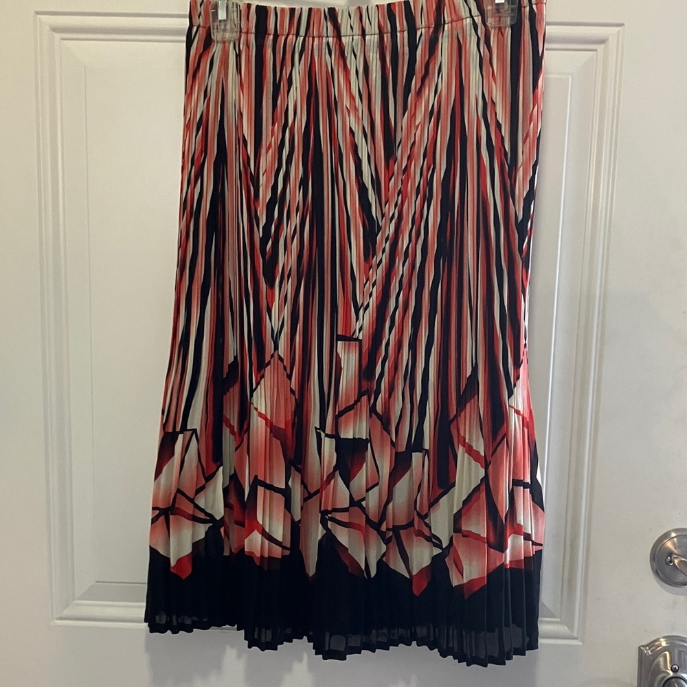 Pleated Coral, Black & White Geometric Midi Skirt OSFM